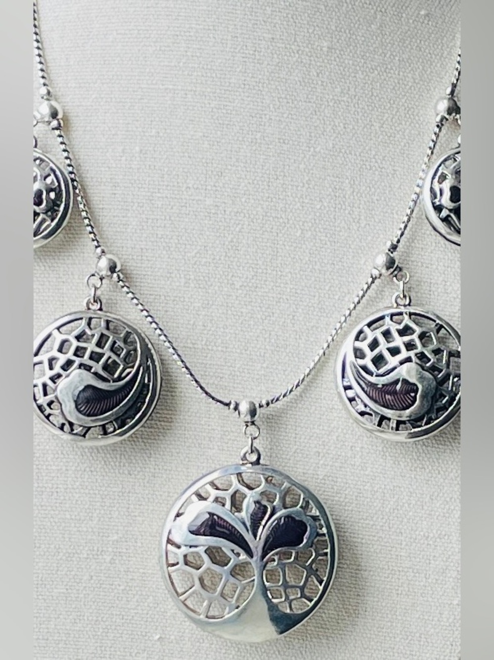 NEW Silver Tone Floral Pendant Necklace & Earrings Set - Picture 3 of 4